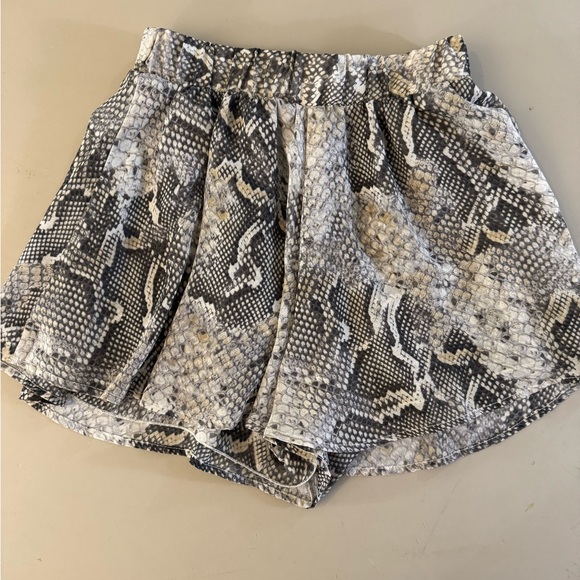 Like new Show Me Your Mumu Shorts! - Picture 6 of 6
